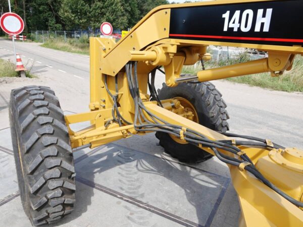 Caterpillar 140H Grader - Image 4