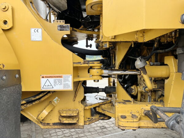 Caterpillar 966G Wheel Loader - Image 4