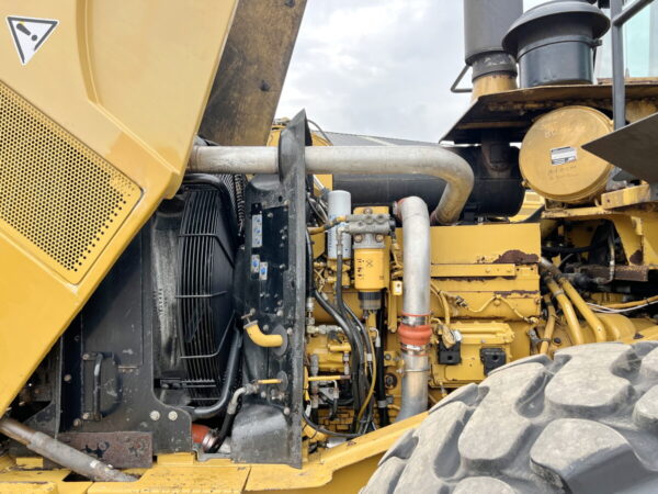 Caterpillar 966G Wheel Loader - Image 2